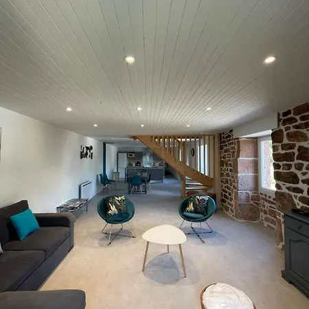 La Loge D'Evelyne Villa Villecomtal Exterior photo